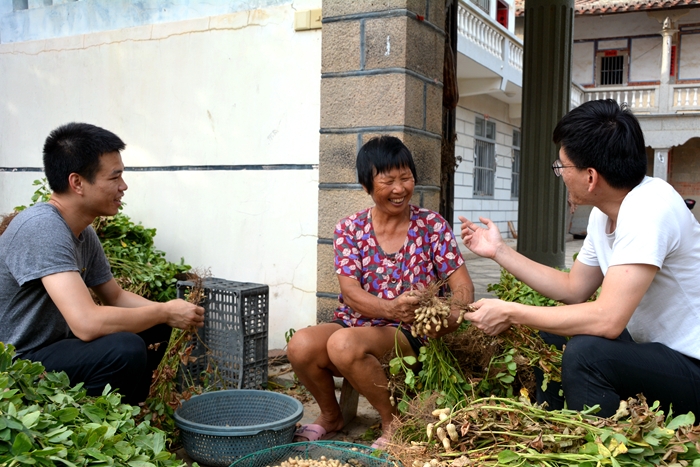秀屿：一线走访 摸排问题线索